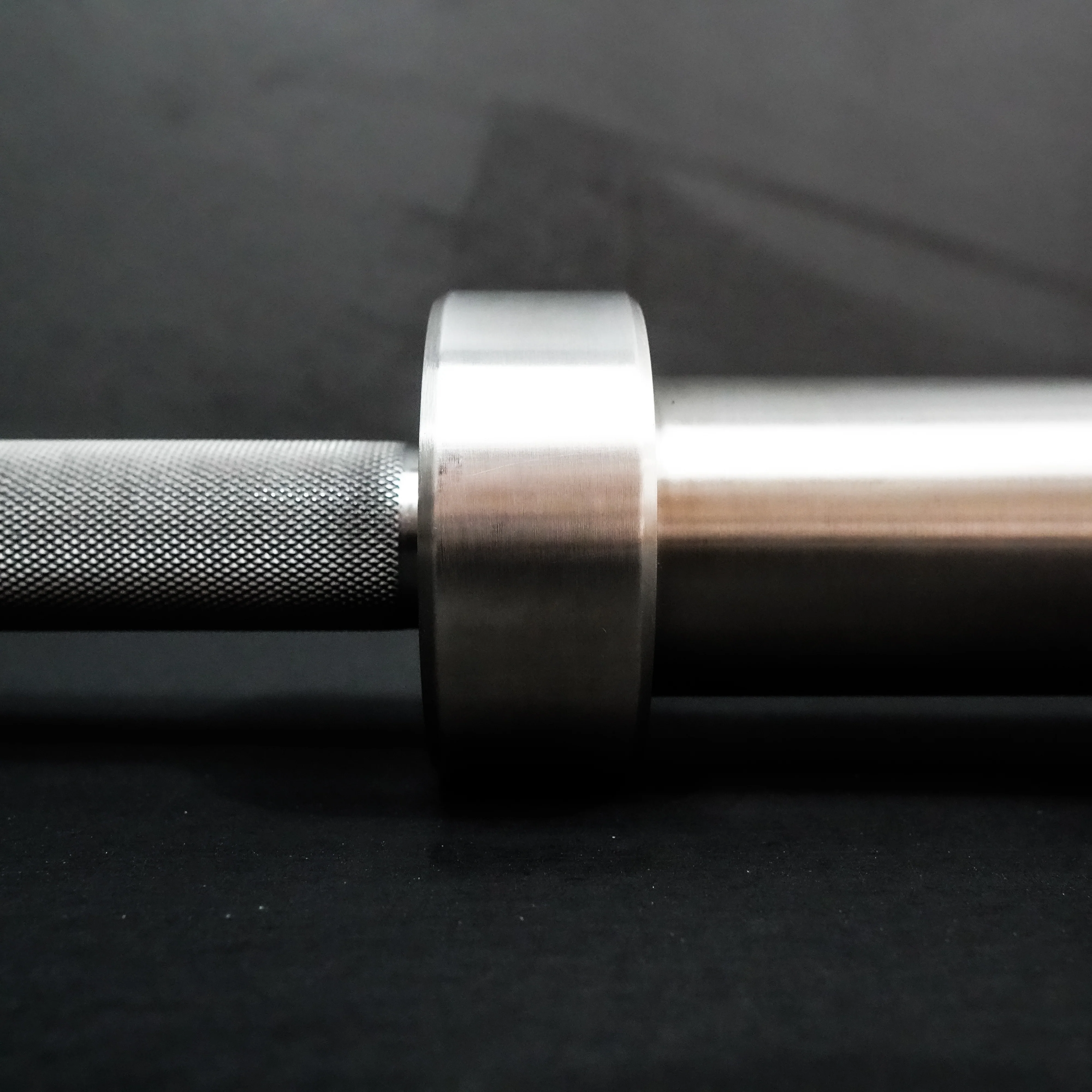 VERVE Stainless Steel Deep Knurl Power Barbell - 20kg - Image 6