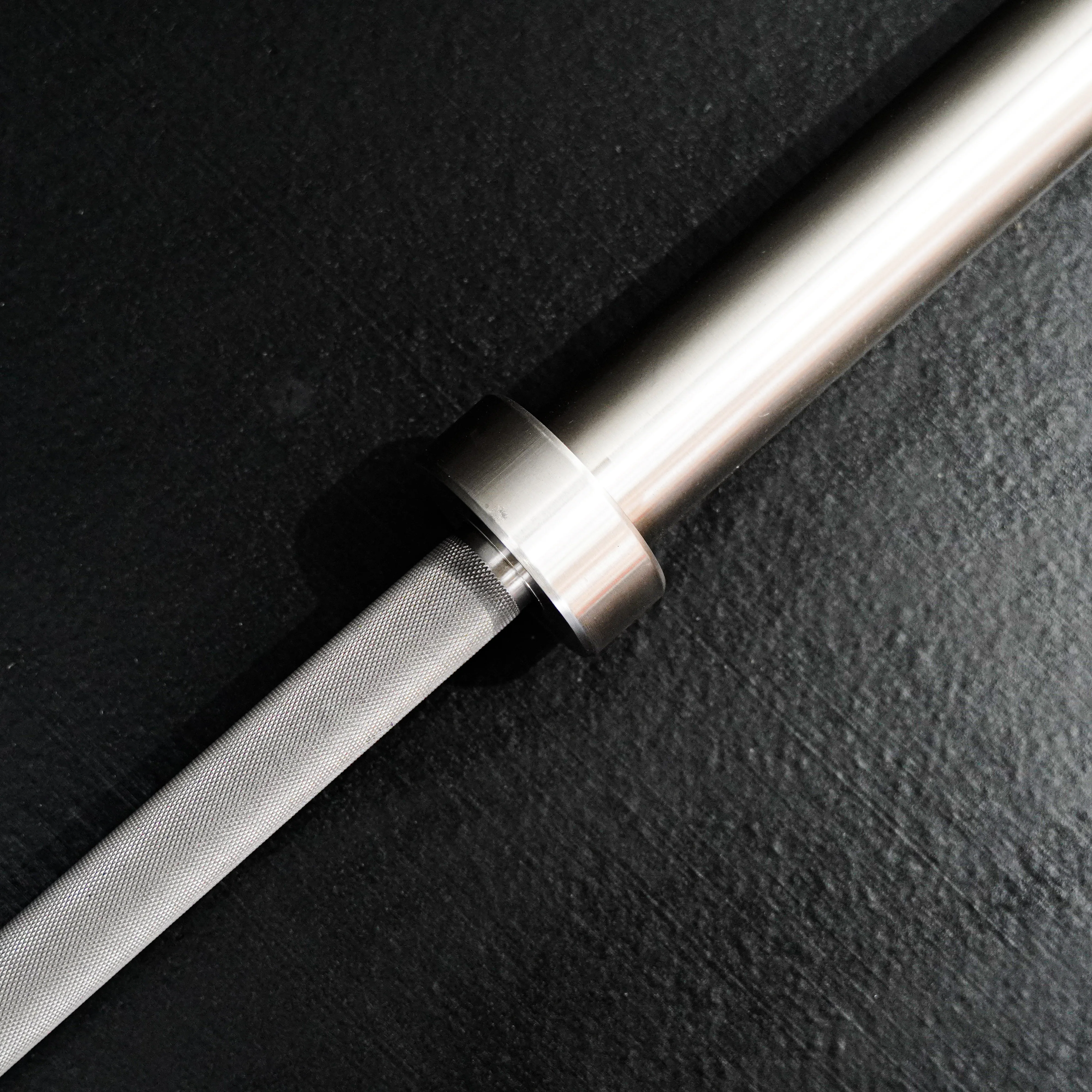 VERVE Stainless Steel Deep Knurl Power Barbell - 20kg - Image 9
